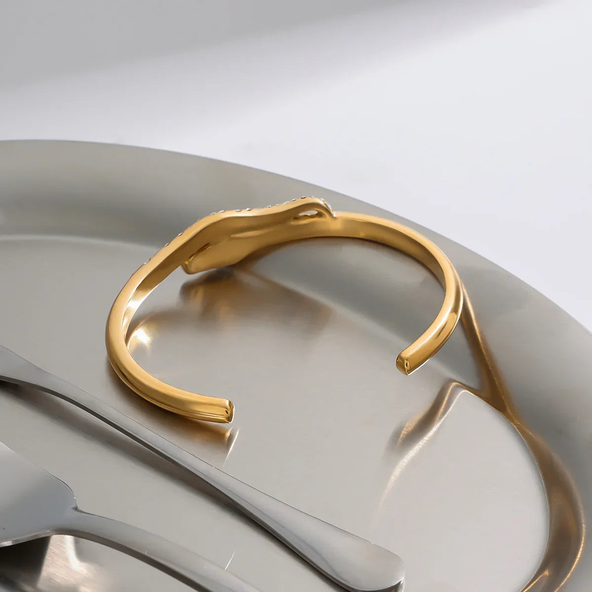 [Amore]Rosalee Serpentine Diamond Bangle