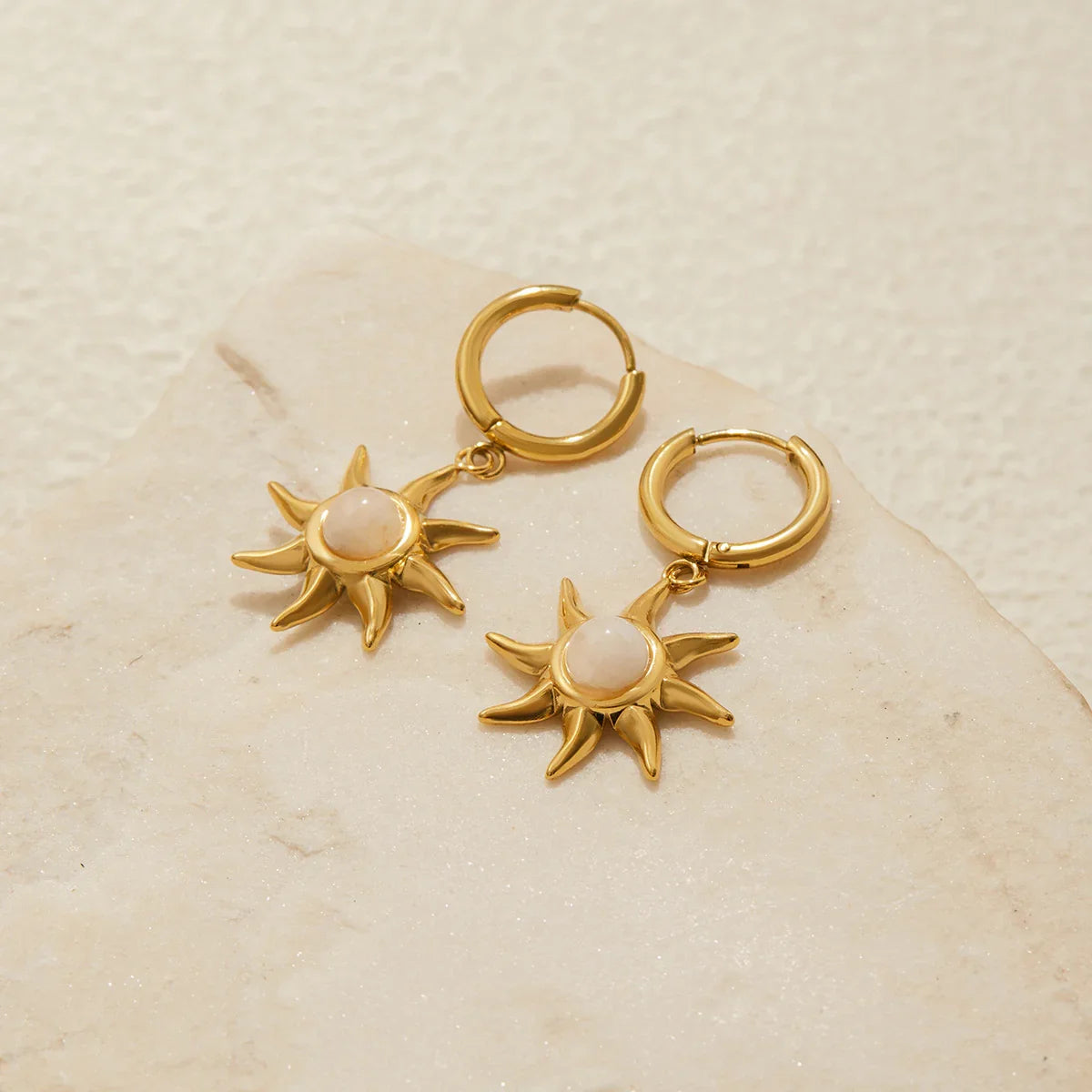 [Amore]Helia Sun-shaped Moonstone Earrings