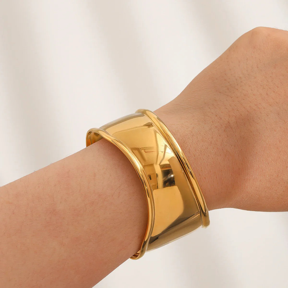 [Amore]Nellie Smooth Gold Cuff