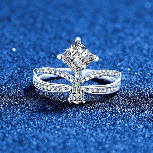 [Amore]ELEGANT DOUBLE-TWISTED MOISSANITE RING