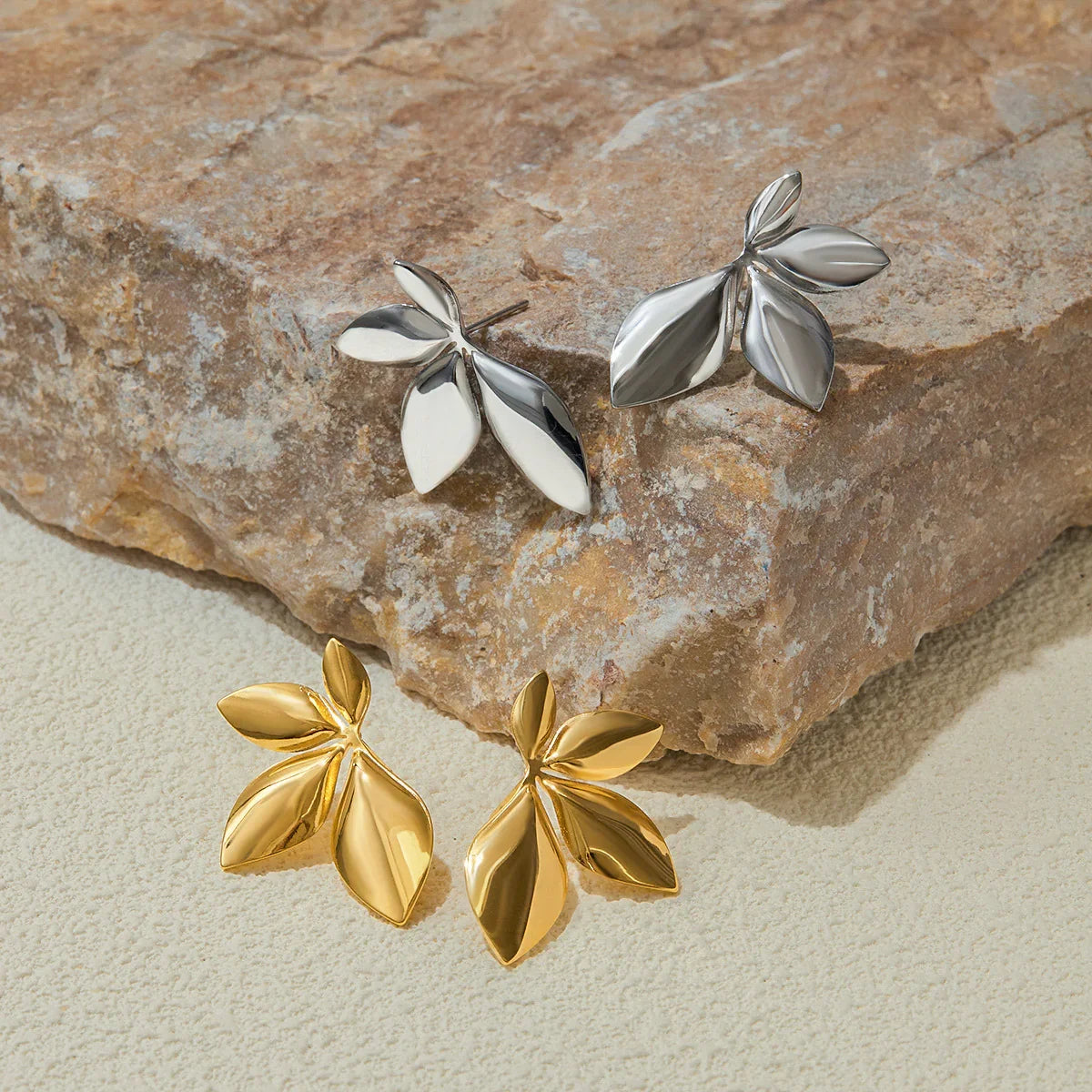 [Amore]Velle Gold Petal Earrings