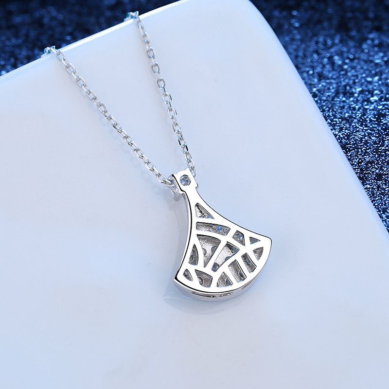 [Amore]ELEGANT FAN-SHAPED MOISSANITE PENDANT NECKLACE