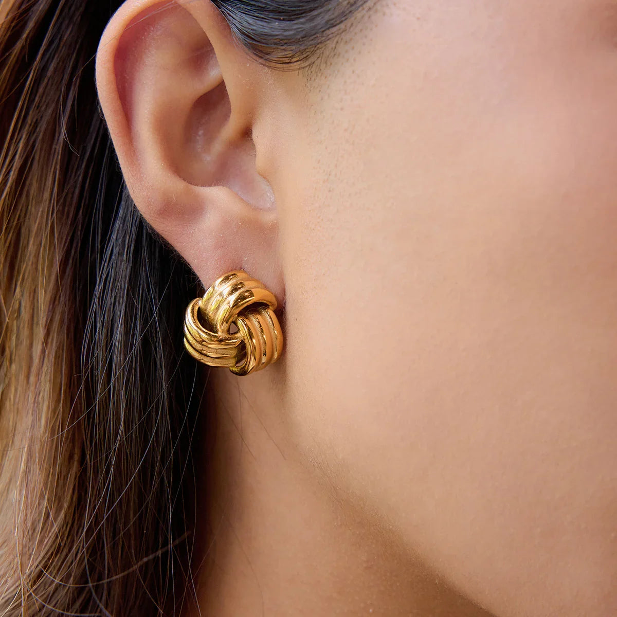 [Amore]Avielle Chunky Gold Knot Earrings