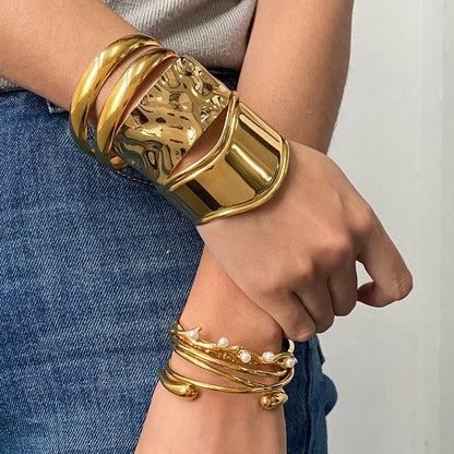 [Amore]Izza Smooth Gold Cuff