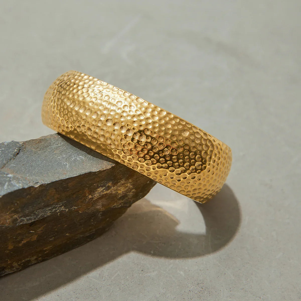 [Amore]Cheyenne Textured Gold Band