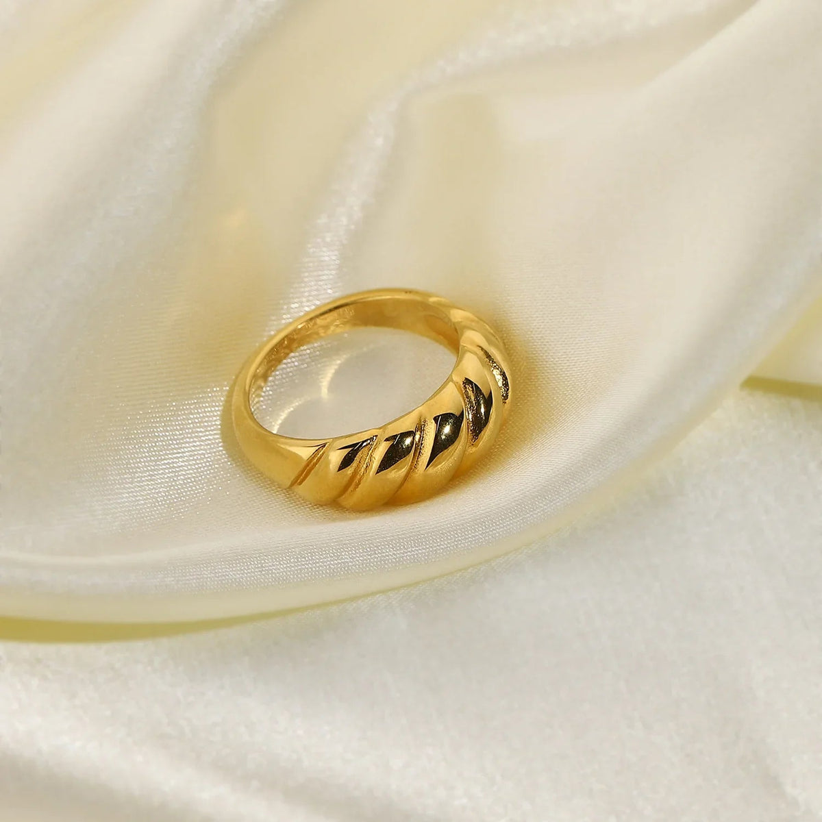 [Amore]Amaia Gold Croissant Ring