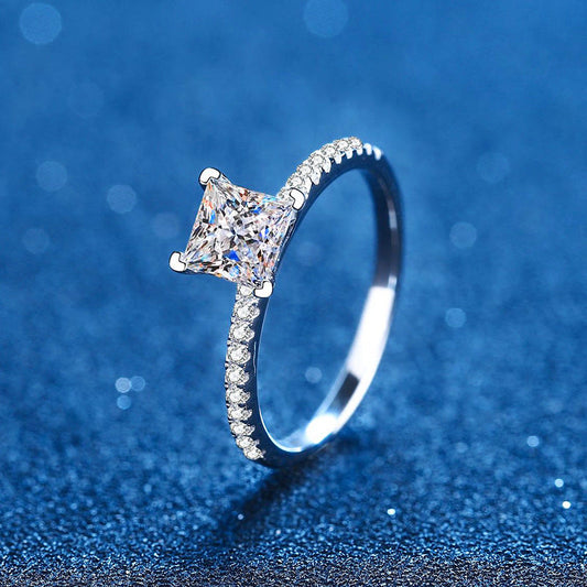 [Amore]ELEGANT PRINCESS CUT MOISSANITE ENGAGEMENT RING