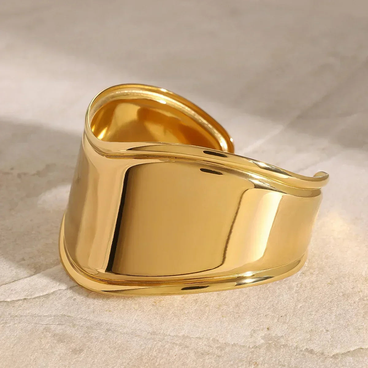 [Amore]Izza Smooth Gold Cuff