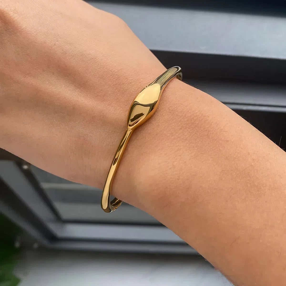[Amore]Vinny Gold Bangle