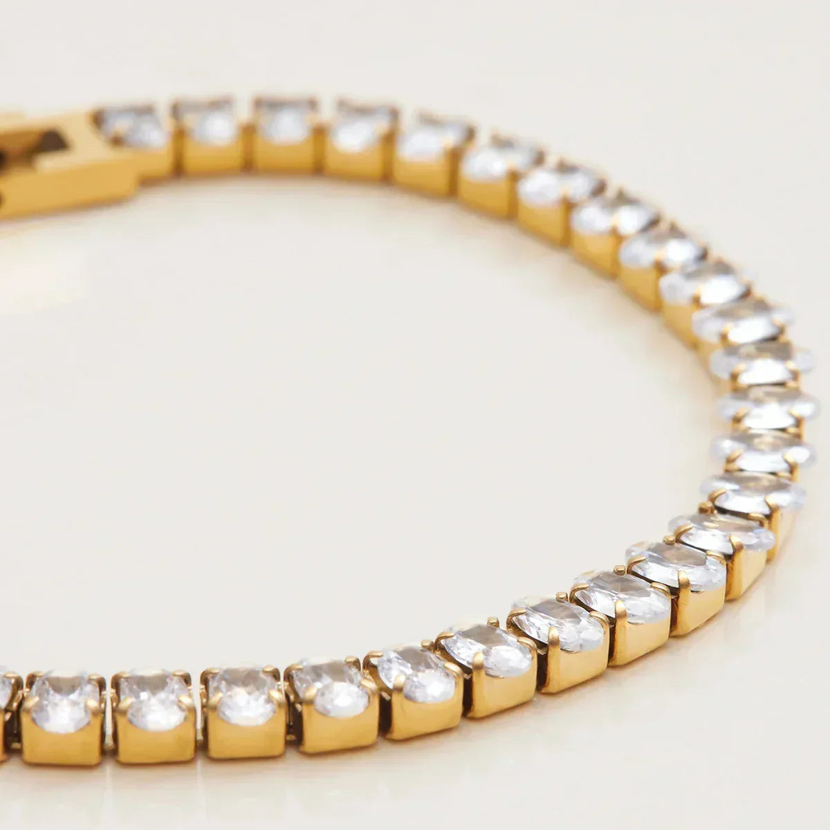 [Amore]Avaria Oval Cut Tennis Bracelet
