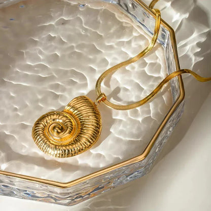[Amore]Cascadia Nautilus Gold Necklace