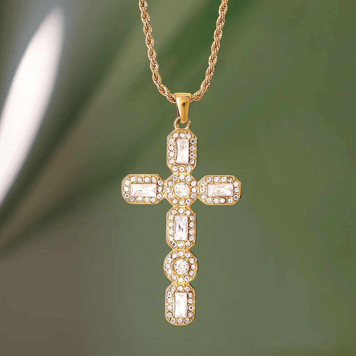 [Amore]Evangelina Diamond Cross Necklace