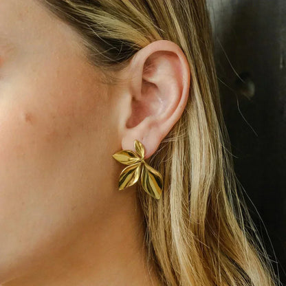 [Amore]Velle Gold Petal Earrings