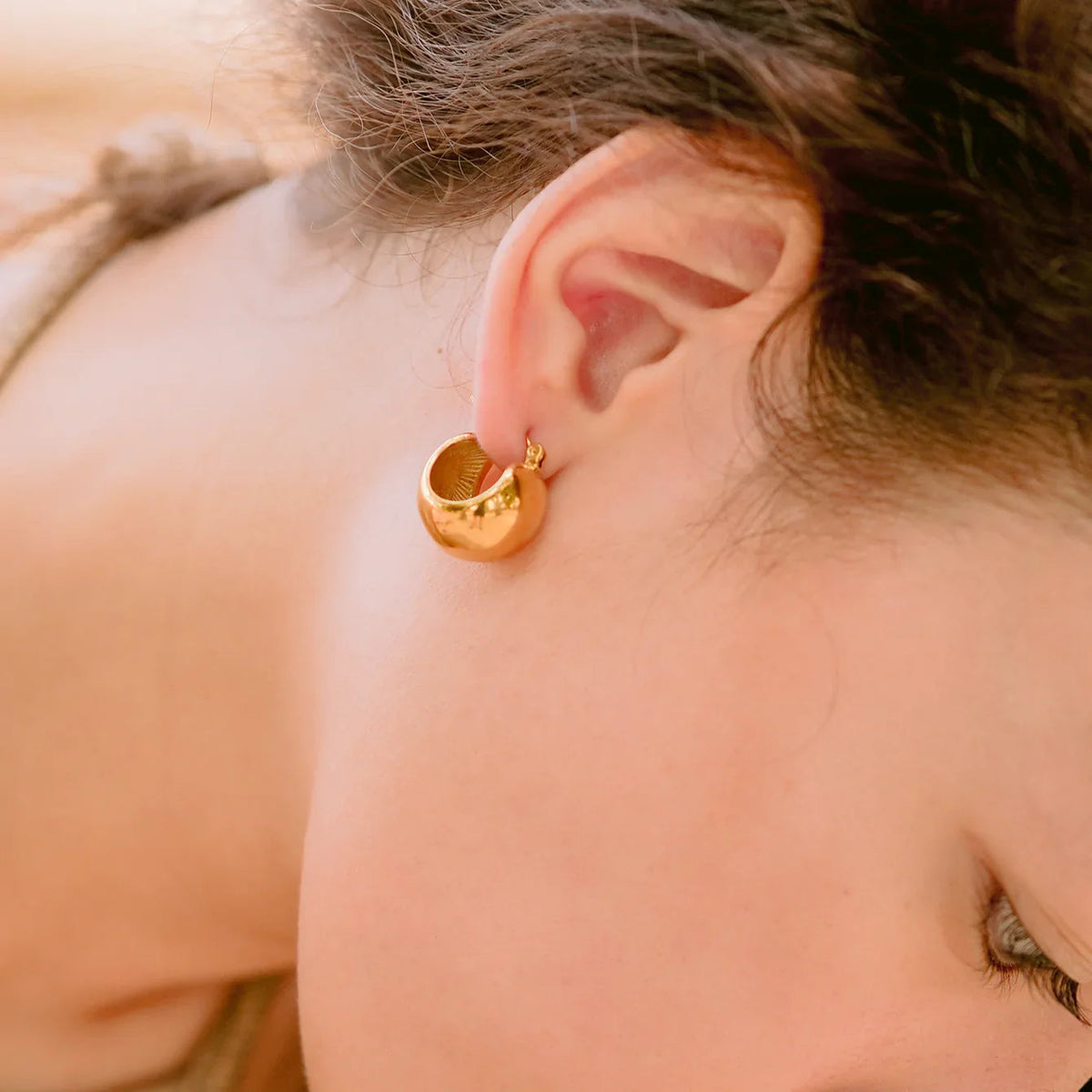 [Amore]Sunna Gold Huggie Earrings