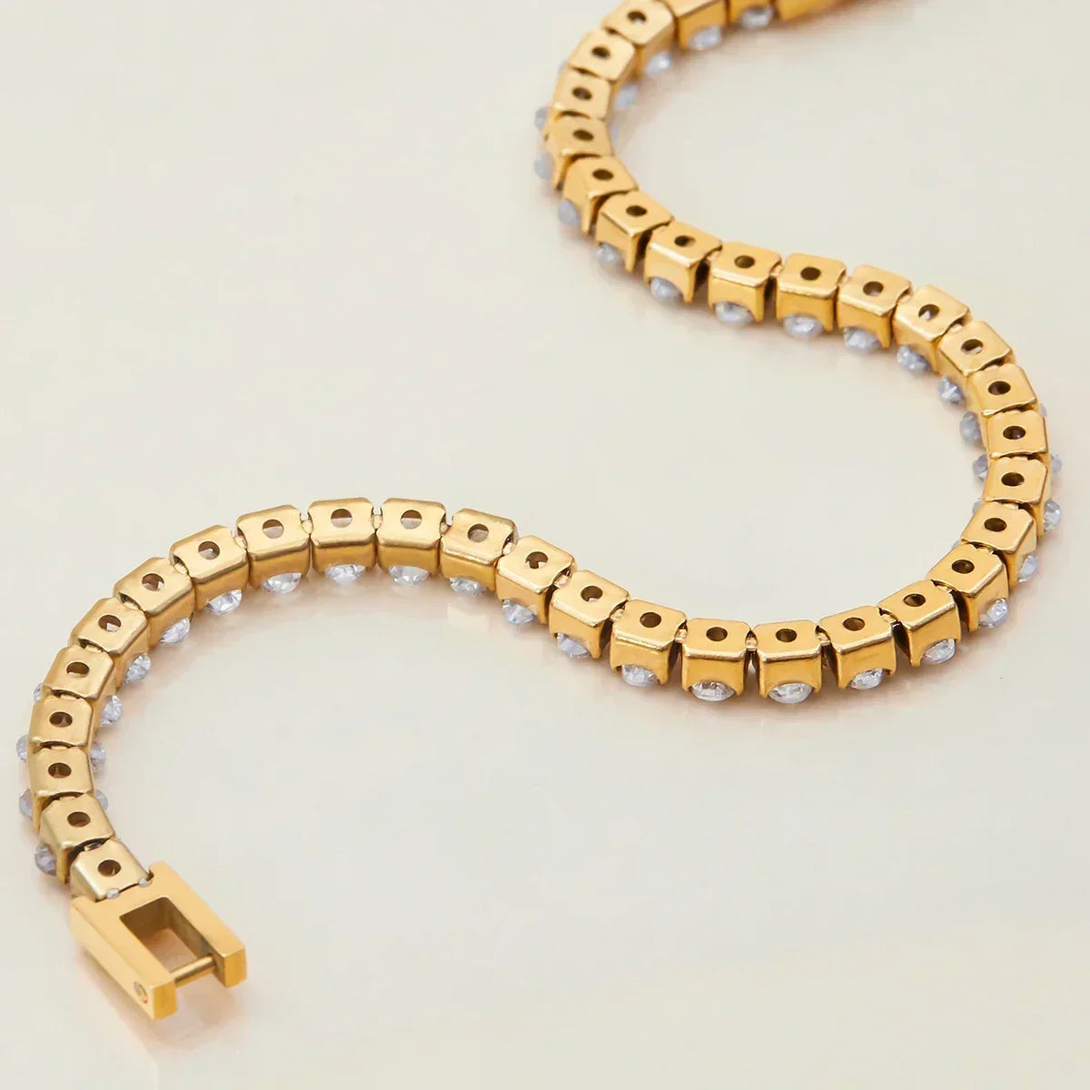 [Amore]Avaria Oval Cut Tennis Bracelet