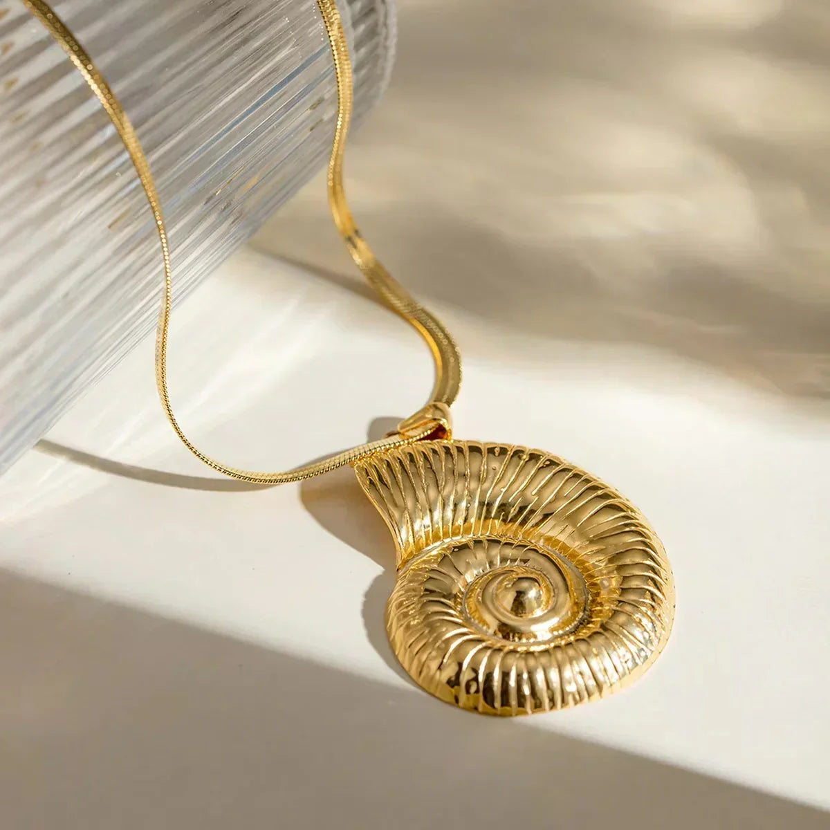 [Amore]Cascadia Nautilus Gold Necklace