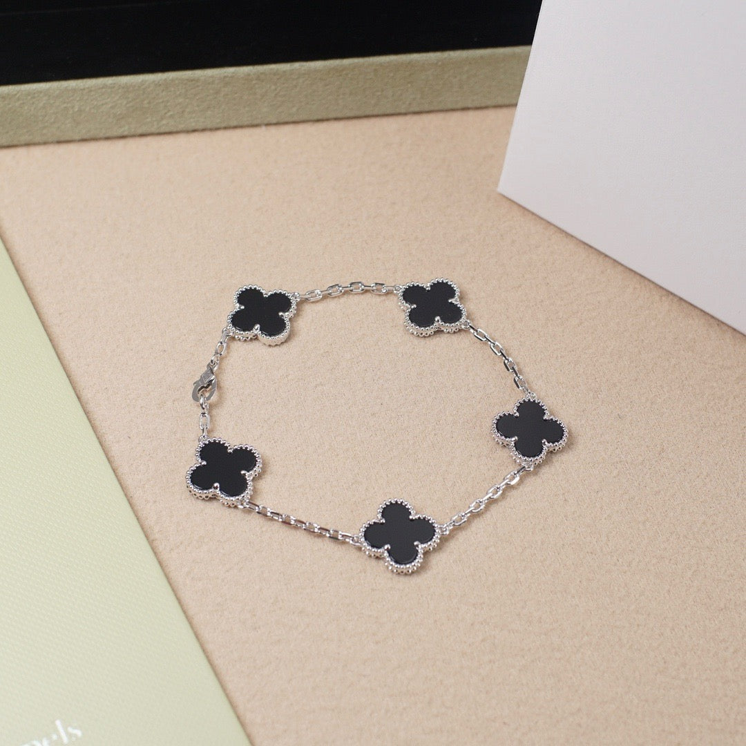 [Amore]LUCKY CLOVER 5-MOTIF BRACELET - BLACK OXNY COLLECTION