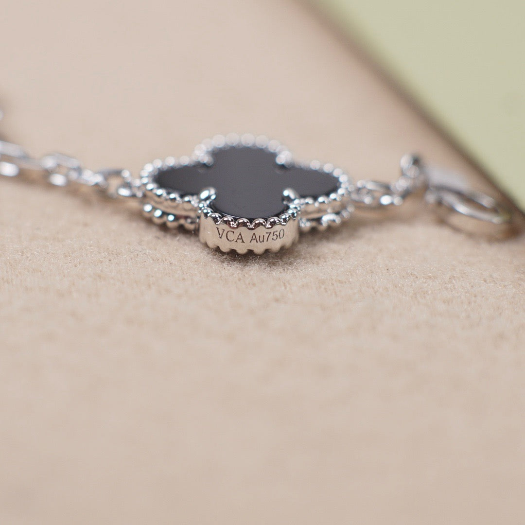 [Amore]LUCKY CLOVER 5-MOTIF BRACELET - BLACK OXNY COLLECTION