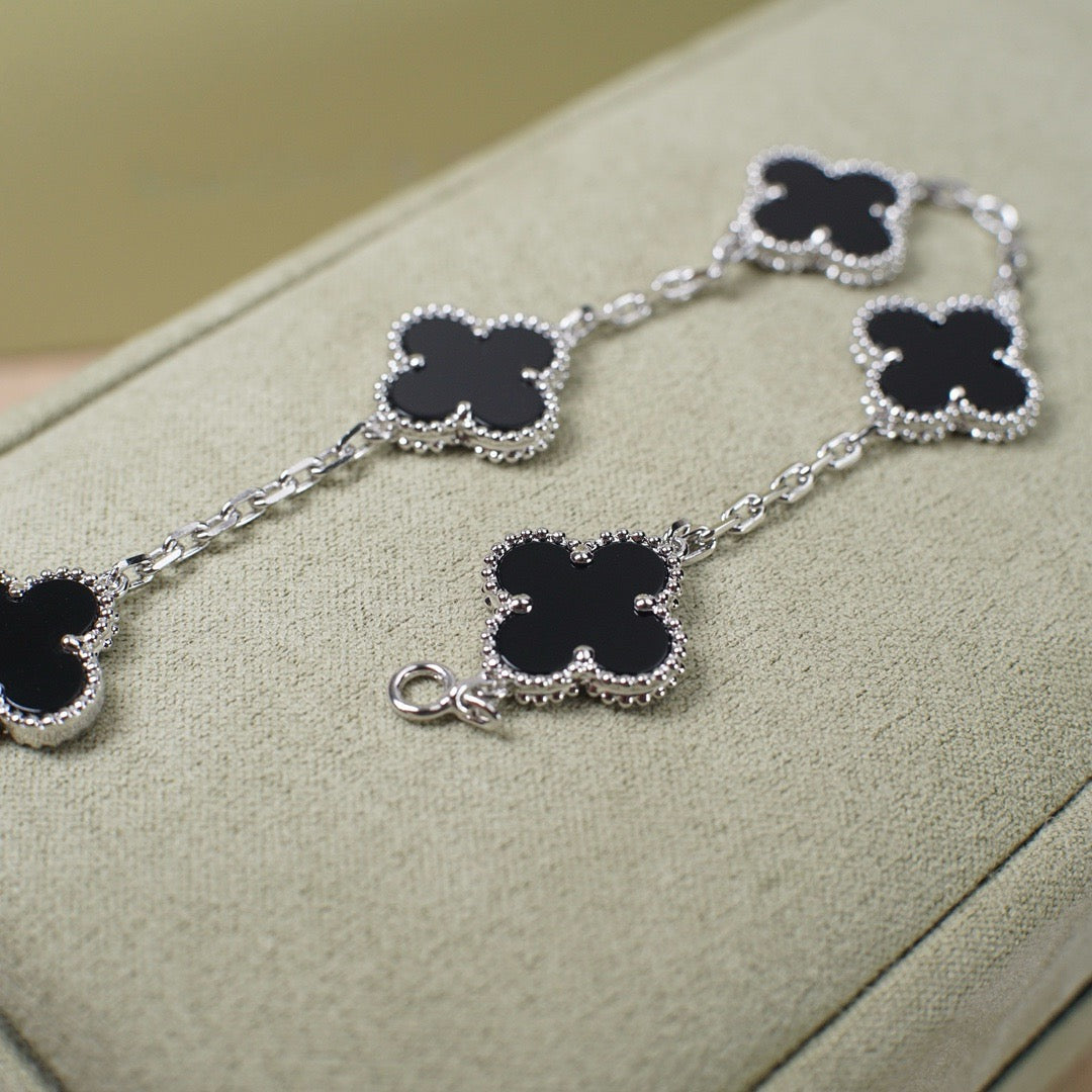 [Amore]LUCKY CLOVER 5-MOTIF BRACELET - BLACK OXNY COLLECTION