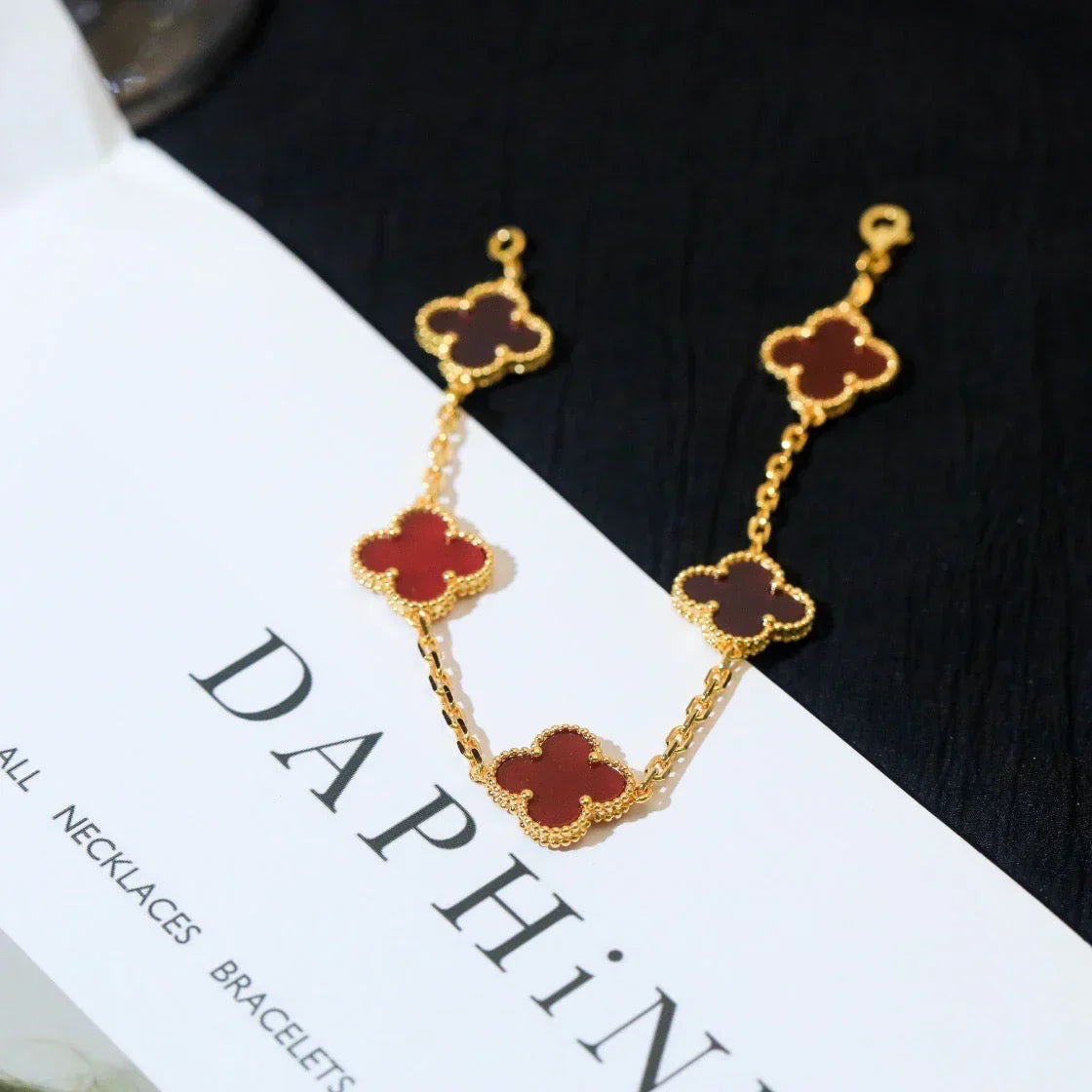 [Amore]LUCKY CLOVER 5-MOTIF BRACELET - RED CARNELIAN COLLECTION
