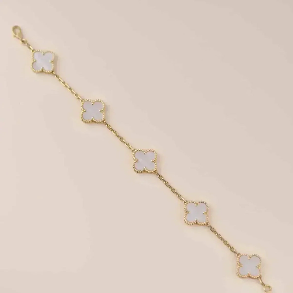 [Amore]LUCKY CLOVER 5-MOTIF BRACELET - WHITE MOTHER-OF-PEARL COLLECTION