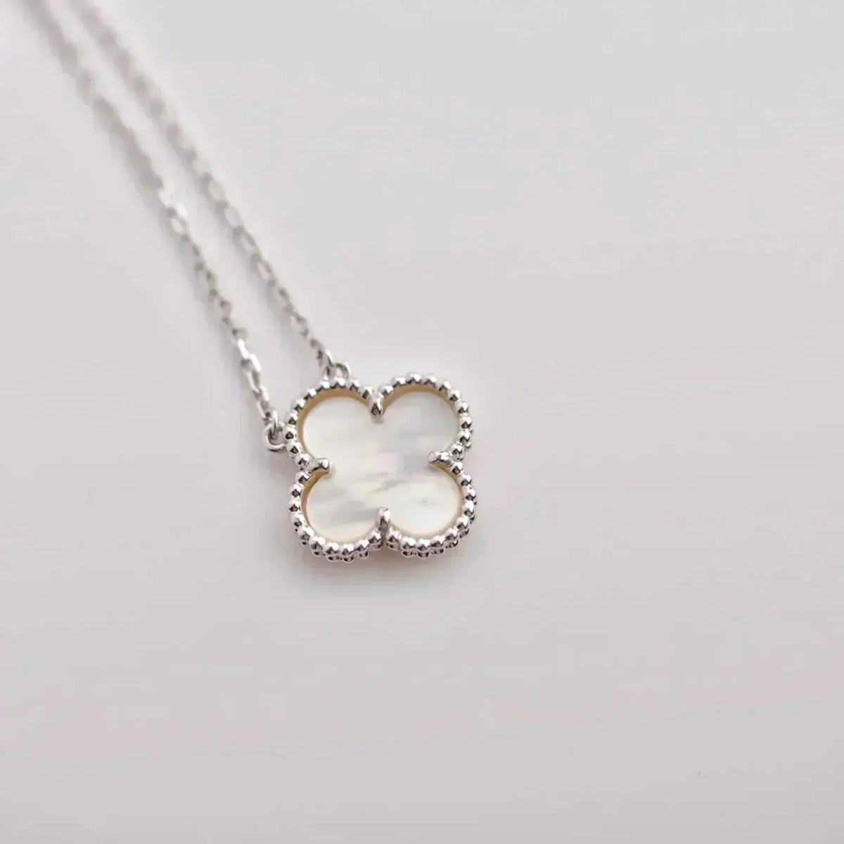 [Amore]CLOVER  15MM WHITE MOTHER-OF-PEARL SILVER