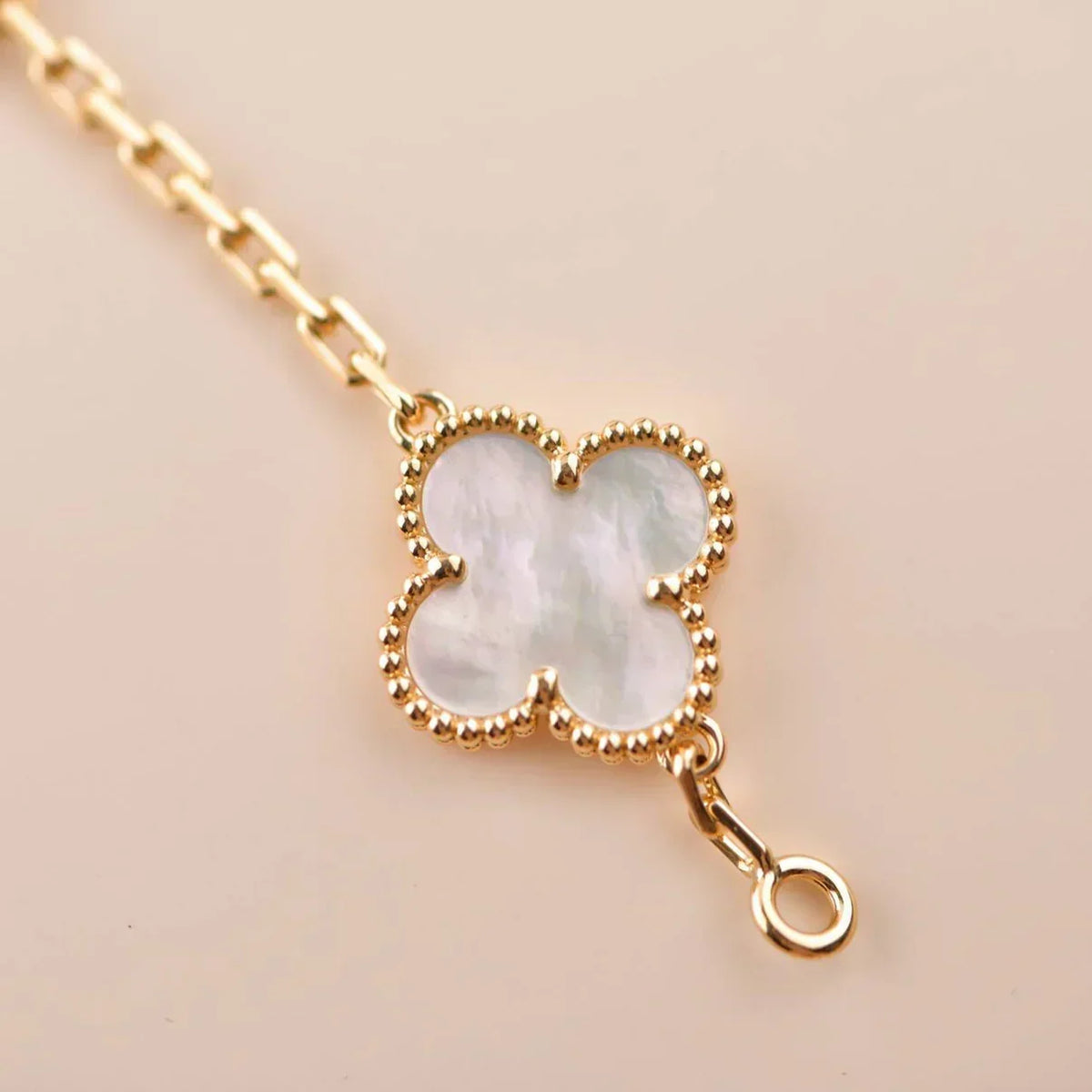 [Amore]LUCKY CLOVER 5-MOTIF BRACELET - WHITE MOTHER-OF-PEARL COLLECTION